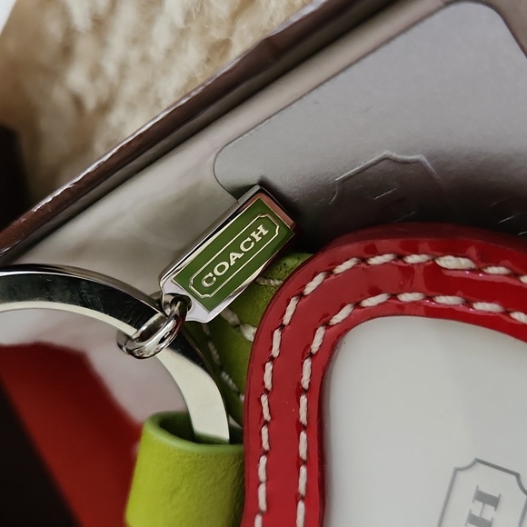 Adorable NWT IOB Coach Apple Picture Frame Key Ring/Bag Charm ๐ - Picture 3 of 12